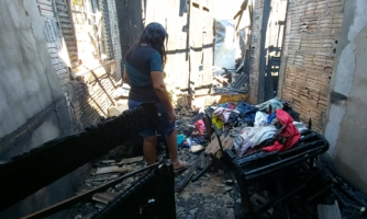Mãe salva filho de incêndio que destruiu residência na Morada da Serra