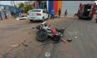Colisão violenta entre carro e moto deixa duas pessoas em estado grave neste sábado