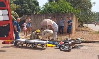 Homem é levado ao hospital após acidente na rua Terezinha Coura Garbin em Pontes e Lacerda