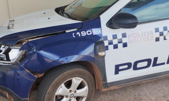Durante fuga motociclista bate em viatura da PM, em Pontes e Lacerda