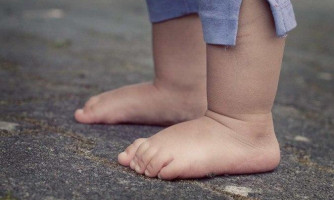 Homem que matou filho de um ano após asfixiar e bater cabeça de criança é condenado a 21 anos de prisão