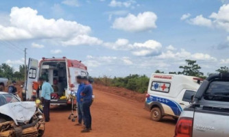 Pastor morre em batida entre Corsa e Hilux