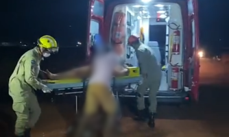 Motociclista com sinais de embriaguez cai sozinha em Pontes e Lacerda