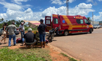 Batida entre motos deixa uma pessoa com fratura exposta em Pontes e Lacerda