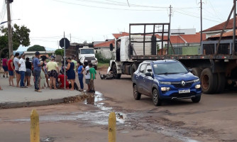 Caminhão avança preferencial e provoca acidente com moto em Pontes e Lacerda