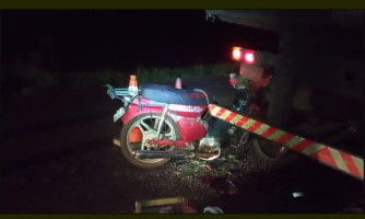 Conquista D'Oeste: Motociclista morre após colisão com caminhão