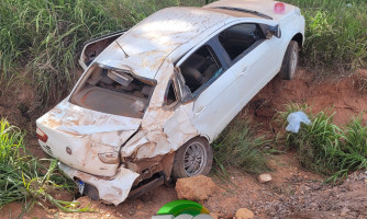 Casal sofre capotamento na estrada do matão MT473