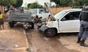 Acidente entre dois carros é registado na avenida Paraná