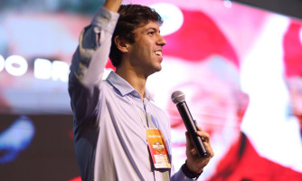 Caio Coppolla encerra 4ª Oeste Rural Show com palestra que enfatizou a importância de defender o agronegócio