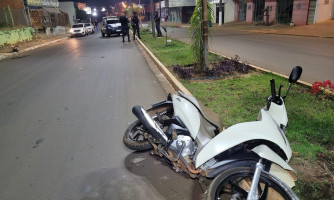 Motociclista é socorrido em estado grave após cair e bater a cabeça