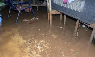 Família tem casa alagada em Pontes e Lacerda