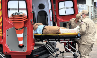 Corpo de bombeiros é acionado para atender motociclista