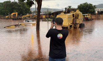 Fortes chuvas deixam veículos agrícolas ilhados em Pontes e Lacerda
