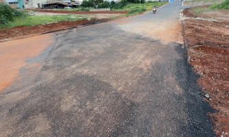 Asfalto cede em obra recém-inaugurada na Rua Rio Grande do Sul, mas problema é resolvido após denúncia