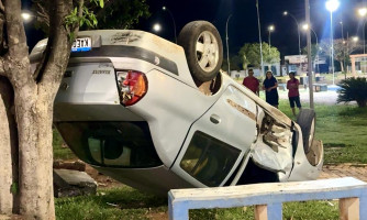 Veículo fica com as quatro rodas para cima após atropelamento em Pontes e Lacerda