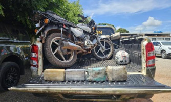 Boliviano é preso com drogas escondidas em banco de moto na fronteira