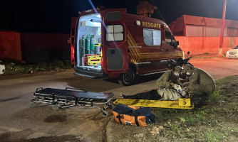 Idoso embriagado cai de moto, sofre escoriações e Corpo de Bombeiros é acionado