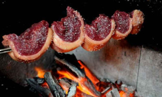 Ministério Publico Eleitoral quer cassar prefeito e vice por comprar votos com churrasco em Figueropolis D´oeste