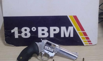 Homem é preso com arma de fogo após ameaçar esposa em Pontes e Lacerda