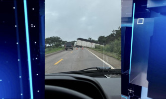 ATENÇÃO: Caminhão interditando a BR-174 entre Nova Lacerda e Pontes e Lacerda