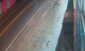 Mulher morre atropelada enquanto caminhava com a filha na BR-174B, em Pontes e Lacerda