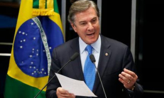 Ex-presidente Fernando Collor deixa presídio para cumprir pena em casa