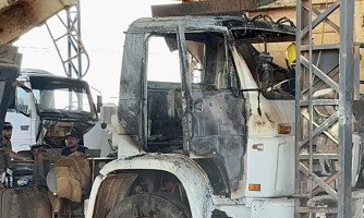 Incêndio atinge cabine de caminhão na rua Javan Júnior em Pontes e Lacerda
