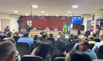 Sob protestos, vereadores de Mirassol D’Oeste aprovam verba de R$ 4.450