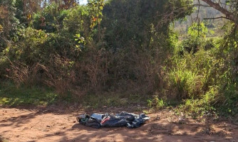 corpo é encontrado enrolado em lona plástica na estrada do garimpo Sararé