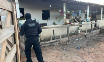 Polícia Civil prende líder de facção, apreende drogas e fecha rinha de galo em Campos de Júlio