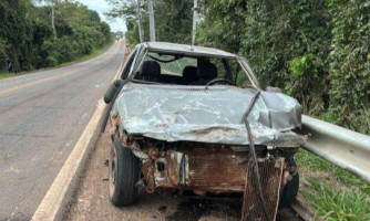 Uno colide em capivara e capota carro na Br- 174 proximo a UNEMAT em Pontes  e Lacerda