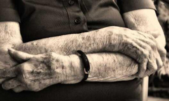 Filho é denunciado por estuprar mãe de 72 anos