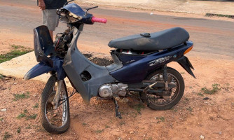 Mulher fica ferida em acidente entre moto e ônibus escolar em Pontes e Lacerda