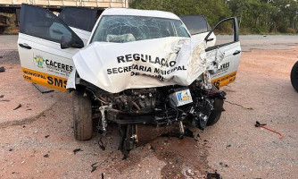 Veículo da Secretaria de Saúde de Cáceres se envolve em acidente na BR-070; vítimas passam bem