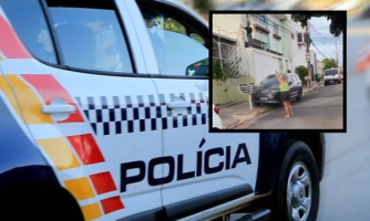 Moradora com arma em punho enfrenta ladrão no telhado e cena viraliza em Cuiabá;