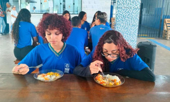 Estudantes aprovam reforço diário de frutas e alimentação saudável na Rede Estadual