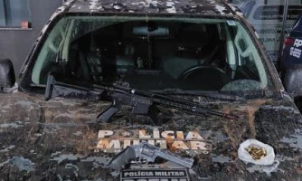 Trio é preso com arma, munições e réplica de fuzil em Pontes e Lacerda