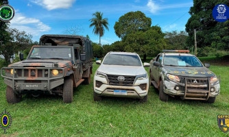 Homem é preso pelo gefron com carro roubado e diz que receberia r$ 4 mil para o transporte