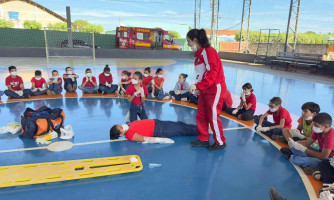 Aluna do Bombeiros do Futuro usa técnica aprendida e salva irmã