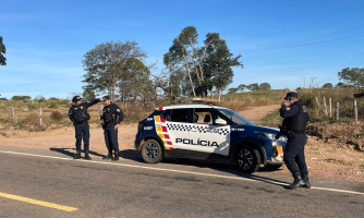 Quadrilha rouba caminhonete de vereador e foge, em Vale de São Domingos