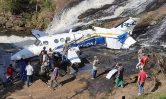 Aeronave com cantora Marília Mendonça e produtor cai em MG