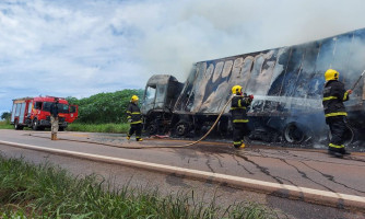 Caminhão pega fogo na BR 174 próximo a Unemat