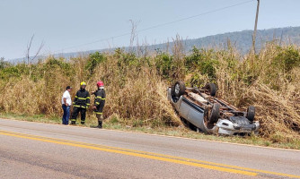 Capotamento e saída de pista é registrado na BR-174 B