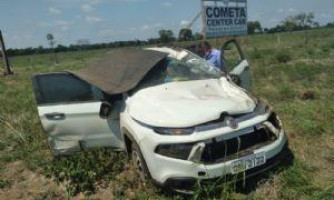 Carro com casal de idosos colide com carreta e saiu da pista na BR-174