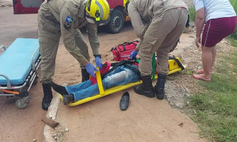 Ciclista fica ferido em colisão com carro na Terezinha Coura Garbim