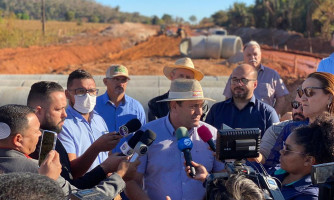 Deputado Moretto acompanha obra e cobra entrega do primeiro trecho de pavimentação da MT-473