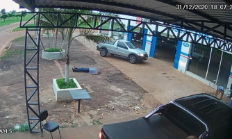 Empresário envolvido em assassinato se entrega à polícia cinco dias após o crime