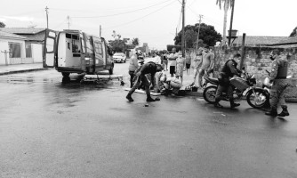 Grávida invade preferencial colide com motocicleta e é encaminhada ao hospital desacordada