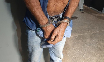 Homem é preso após “brincar” com sobrinho usando arma de fogo