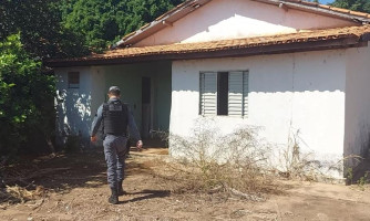 Homem tenta atrair criança com R$ 1,00 para dentro de casa abandonada no Jardim Marília